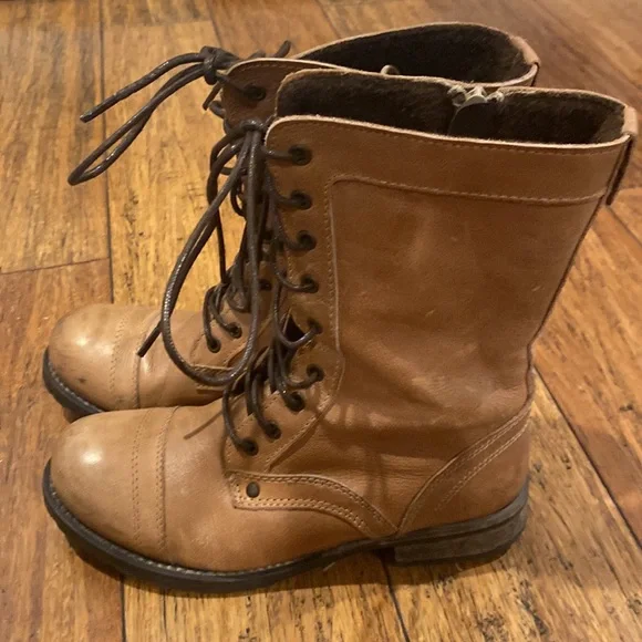 Women’s Tan lace up boots - Picture 5 of 11